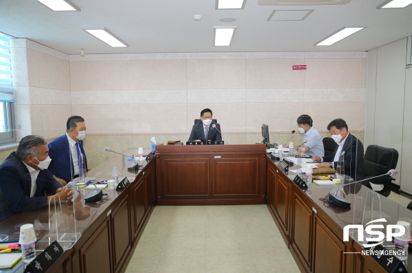 NSP통신-의성군의회는 통합신공항 발전을 위한 다양한 정책을 발굴하고 신공항 건설에 있어 구체적인 지원방안을 모색하기 위해 9일 통합신공항이전지원 특별위원회를 구성했다. (의성군의회)