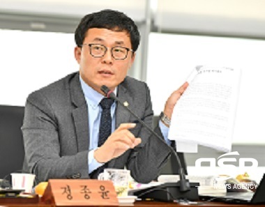 [NSP PHOTO]정종윤 완주군의원, 매년 반복 되는 결산 지적사항 개선 요구