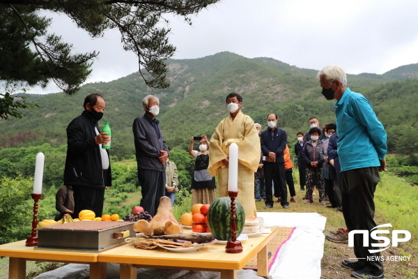 NSP통신-의성군은 18일 국가중요농업유산 제10호 의성 전통수리 농업시스템의 핵심지역 중 하나인 금성면 운곡리에서 첫물내리기 풍년기원행사를 가졌다. (의성군)