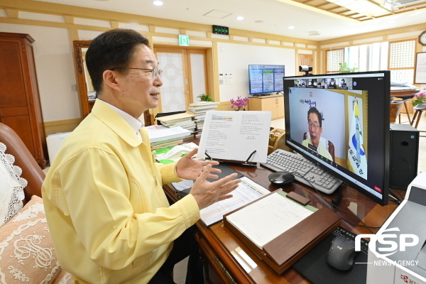 NSP통신-경상북도교육청은 21일 도내 공립단설유치원·초·중·고 및 특수학교 행정실장, 교육지원청 재정지원담당 등 1000여명을 대상으로 계약업무 관련 온라인 화상회의를 개최했다. (경상북도교육청)