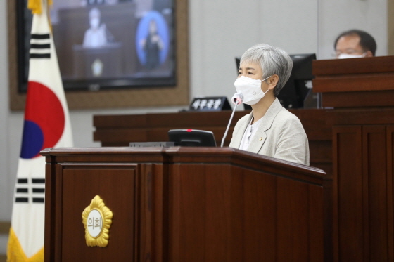 NSP통신-22일 윤경선 수원시의원이 발언을 하고 있다. (수원시의회)