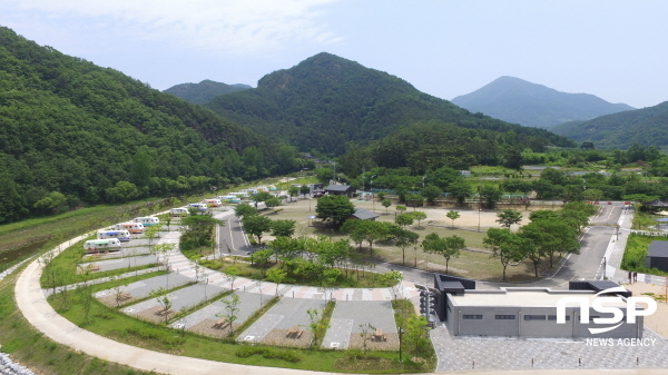 NSP통신-무더위 여름이 다가옴에 따라 푸른 경관과 천혜의 절경을 지닌 의성군 빙계군립공원이 야영객들로 붐비고 있다. (의성군)