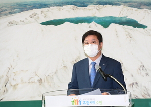 [NSP PHOTO]염태영 시장, 남북 미술·사진 기획전 북한에서도 개최되길