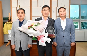 [NSP PHOTO]완주군의회 김재열 사무국장, 41년 공직생활 마무리