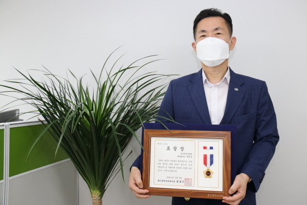 NSP통신-곽승훈 대구파티마병원 대외협력실장은 8일 대구시의회 30주년 기념 의장 표장을 받았다.