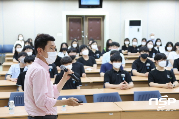 NSP통신-이강덕 포항시장은 14일 포항제철고등학교에서 여러분이 포항의 미래입니다 라는 주제로 특강을 진행했다. (포항시)