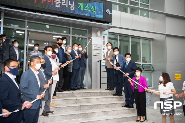 NSP통신-구미시는 15일 구미시근로자권익지원센터 지하에 산업현장의 노동자들을 위한 작업복 공동세탁소 My구미 클리닝을 설치하고 도·시의원, 노동단체 대표, 경영단체 대표, 노동 관련 공공기관 관계자 40여명이 참석한 가운데 개소식을 가졌다. (구미시)