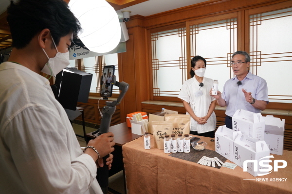 NSP통신-경상북도농업기술원은 지난 13일과 15일 2일에 걸쳐 농산물가공 사업장대표 15명을 대상으로 농가형 가공상품 라이브커머스 교육을 실시했다. (경상북도)