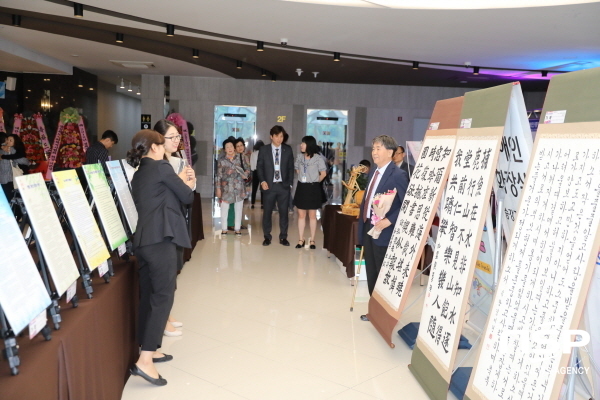 NSP통신-경상북도는 16일 안동 그랜드호텔에서에서 사단법인 경상북도지체장애인협회가 주관하는 2021년 경상북도 장애인종합예술제 시상식을 지역기관·단체 인사 등 90여명이 참석한 가운데 개최했다. (경상북도)