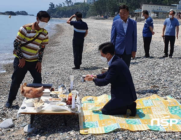 NSP통신-월성본부 동경주 해수욕장 개장 축하 고사 모습. (월성본부)