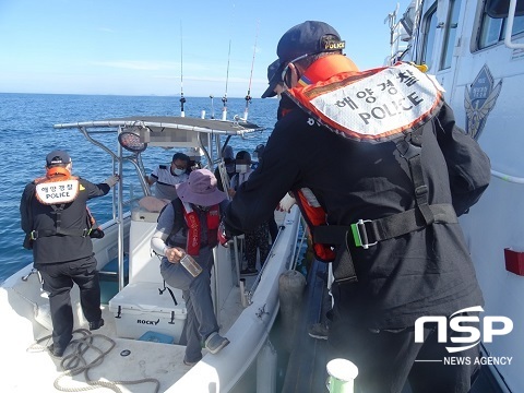 [NSP PHOTO]군산해경, 주말동안 기관고장 낚시어선ㆍ레저보트 잇따라 구조