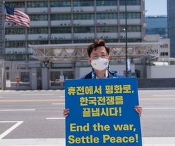 [NSP PHOTO]김철환 경기도의원, 한반도 평화 종전선언 촉구 1인 릴레이 시위