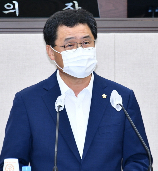 NSP통신-여수시의회 김종길 의원이 제212회 임시회에서 발언하고 있다. (여수시의회)
