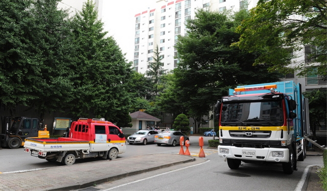 NSP통신-한국전력공사에서 전력 복구를 위해 케이블 교체 작업을 이어가고 있다. (부천시)