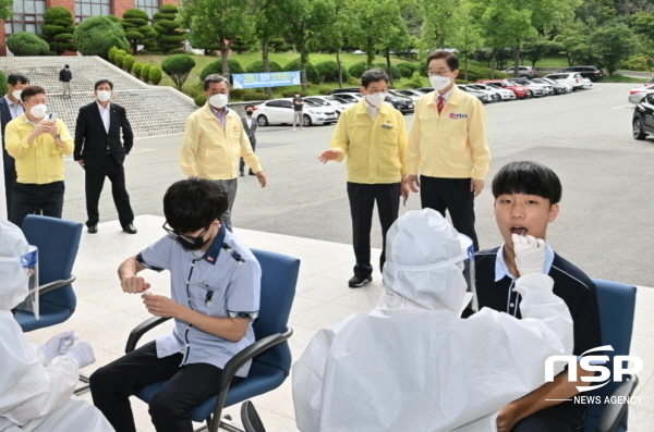 NSP통신-경상북도교육청은 학교로 찾아가는 코로나19 이동검체팀 PCR 선제검사가 지난 7월 29일 포항중앙여자고등학교를 마지막으로 좋은 반응으로 마무리했다고 밝혔다. (경상북도교육청)
