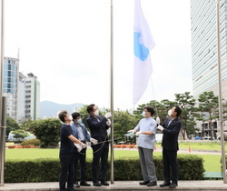 [NSP PHOTO]안양시청 국기게양대에 8월 한 달 한반도기 펄럭인다