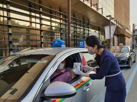 [NSP PHOTO]롯데百 포항점, 택시 안전운전 캠페인 진행
