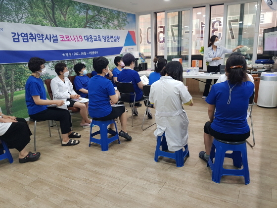 NSP통신-코로나19 방지 학교·요양시설 맞춤형 교육 모습. (경기도)