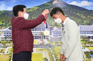 [NSP PHOTO]이철우 경북도지사, 양궁 2관왕 김제덕 선수 간담회 가져