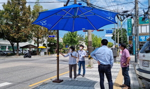 [NSP PHOTO]김직란 경기도의원, 수원시 권선구내 그늘막 설치 현장방문