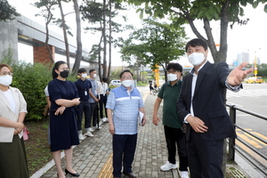 [NSP PHOTO]수원시의회, 호매실·금곡동 안전통학로 현장점검