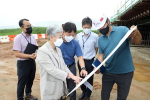 [NSP PHOTO]윤경선 수원시의원, 당수1지구 도로건설 현장 점검