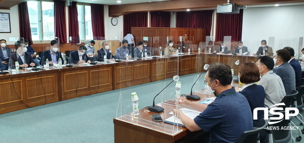 NSP통신-여수시의회 전창곤 의장, 김종길 부의장 등 의원 11명이 광양만권경제자유구역청을 방문해 송상락 광양만경자청장, 유현호 투자유치 본부장 등 관계자들과 간담회를 개최했다. (서순곤 기자)