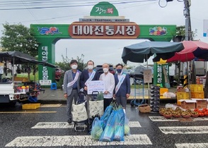 [NSP PHOTO]군산시의회, 추석맞이 전통시장 장보기 행사 펼쳐