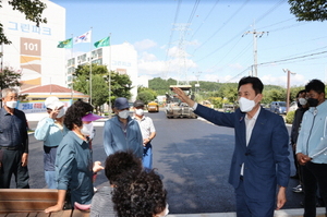 [NSP PHOTO]이강덕 포항시장, 노후 공동주택 지원사업 시행 현장 방문 시민의견 청취