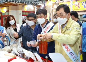 [NSP PHOTO]주낙영 경주시장, 추석맞이 민생 행보... 전통시장 찾아