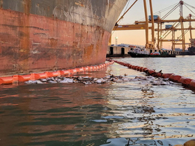 [NSP PHOTO]광양 하포일반부두 급유 작업 중 기름 일부 유출