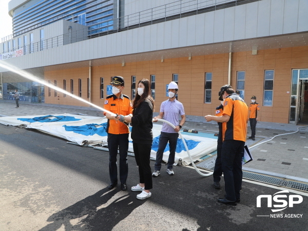 NSP통신-구미소방서는 30일 광평동에 위치한 구미시민운동장 등에 대한 소방시설 등 안전관리 현장점검 및 전국체전을 위한 관계자들과 간담회를 가졌다고 전했다. (구미소방서)