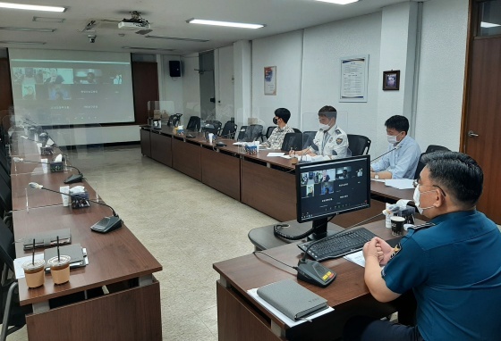 NSP통신-평택경찰서가 초등학교 학부모폴리스 연합단과 비대면 간담회를 진행하고 있다. (평택경찰서)