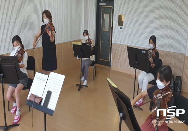 NSP통신-경상북도교육청은 코로나19로 위축된 학교예술교육에 활력을 불어넣기 위해 학교예술공간 지원 사업으로 초·중·고·특수학교 299교에 45억 원을 지원한다. 음악중점학교 광평중 연습 모습 (경상북도교육청)