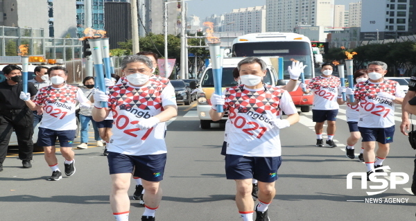 NSP통신-경상북도는 7일 경산 사월역과 대구 정평역 구간에서 제102회 전국체육대회 및 제41회 전국장애인체육대회 대구경북 상생발전 특별 성화봉송을 진행했다고 밝혔다. (경상북도)