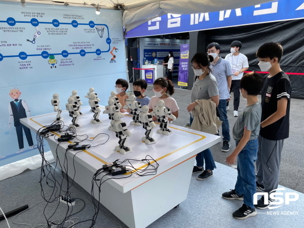 NSP통신-경상북도(전국체전기획단)는 지난 8일부터 시작된 제102회 전국체전 기간 동안 주 개최지인 구미시민운동장 일원에서 50여 개의 홍보관을 운영하고 있다고 밝혔다. (경상북도)