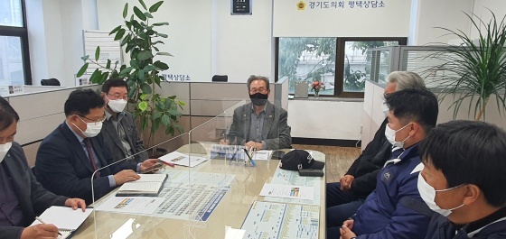 NSP통신-18일 경기도의회 평택상담소에서 오명근 도의원이 열악한 훈련 환경 및 애로사항을 청취하고 개선방안을 논의하기 위한 정담회를 개최했다. (경기도의회)