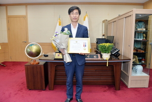 [NSP PHOTO]광양시의회 서영배 운영위원장, 지방의정봉사상 수상