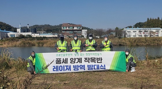 NSP통신-▲천안시 동남구 풍세지역 산란계 사육농가가 AI방역에 나섰다. (천안시)