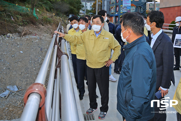 NSP통신-주낙영 경주시장 형산강 공도교 건설현장 방문 모습. (경주시)