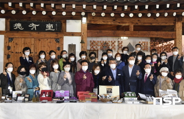 NSP통신-경상북도농업기술원은 지난 3일 예천 소재 덕유당에서 농산물 가공연구회원 50명과 함께 우리농산물을 이용해 개발한 가공제품 50품목에 대한 품평회를 열었다고 밝혔다. (경상북도)