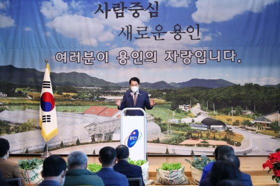 NSP통신-5일 용인시 농촌지도자, 생활개선회 한마음교육에서 백군기 용인시장이 축사를 하고 있다. (용인시)