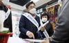 [NSP PHOTO]오후석 용인시 제1부시장, 외국인 백신 접종 거리 홍보