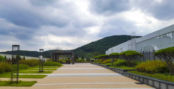 NSP통신-하늘 정원상 대상작 현대지식산업센터 성남고등 건축물 8층 옥상 녹화 공간. (성남시)