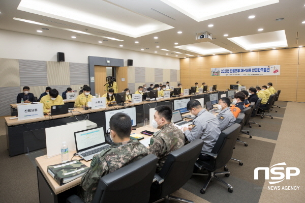 NSP통신-한국수력원자력은 23일 2021 재난대응 안전한국훈련의 일환으로, 훈련 대표사업소로 선정된 한울원자력본부에서 복합재난 대응 유관기관 연합훈련을 실시했다. (한울원자력본부)