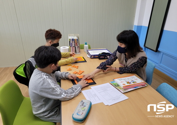 NSP통신-경상북도교육청은 학생의 수준·희망에 따라 학생 맞춤형으로 교과별 보충 수업을 제공해 코로나19로 인한 모든 학생의 학습결손 해소를 위해 2학기에 모든 교육력을 집중하고 있다고 25일 밝혔다. (경상북도교육청)