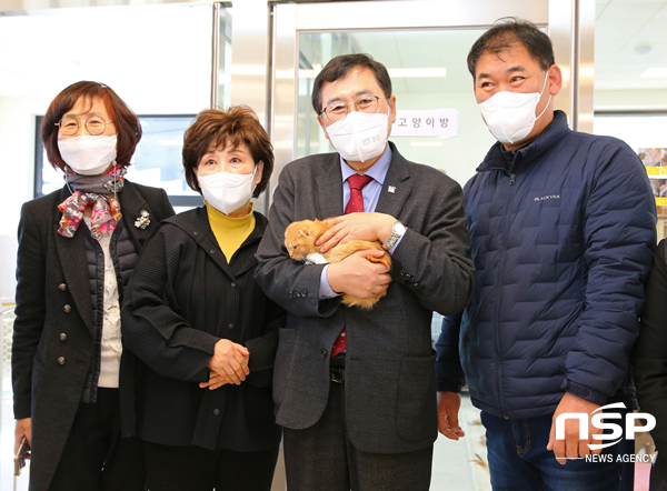 NSP통신-주낙영 경주시장 경주시 동물사랑보호센터 준공식 참여 모습. (경주시)