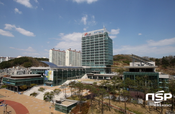 -포항시는 3차(부스터)접종이 18세 이상 전 시민을 대상으로 본격적으로 시작됐다고 밝혔다. (포항시)