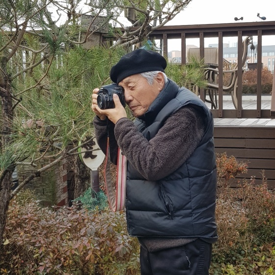 NSP통신-용인시처인노인복지관이 내년도 문화예술지원사업 공모사업에 선정된 가운데 코로나19 시기에 맞춰 어르신 대상 사진교육을 대면 또는 ZOOM 등을 활용해 안전하게 진행할 계획이다. (용인시처인노인복지관)