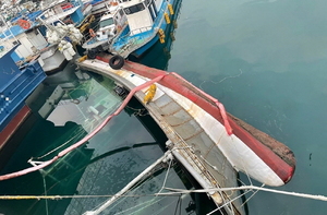 [NSP PHOTO]목포해경, 남항부두 계류선박 침몰 신속 대응